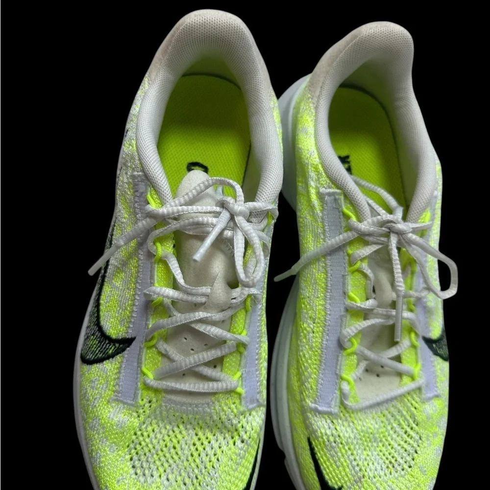 Nike Women's Lime Green Athletic Shoes